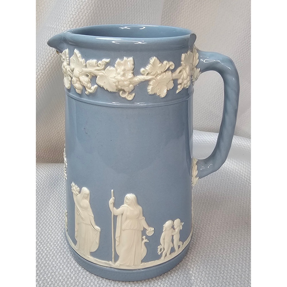 VTG Wedgwood Embossed Queens Ware Pitcher‎ Lavender Blue Cream Made in England